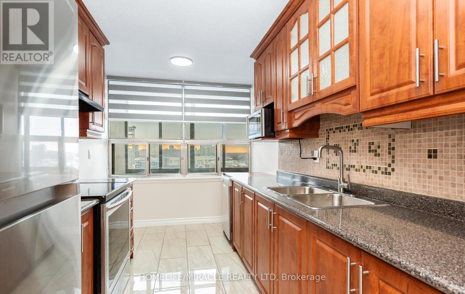 1102 - 15 Kensington Road, Brampton, Ontario  L6T 3W2 - Photo 24 - W12796696