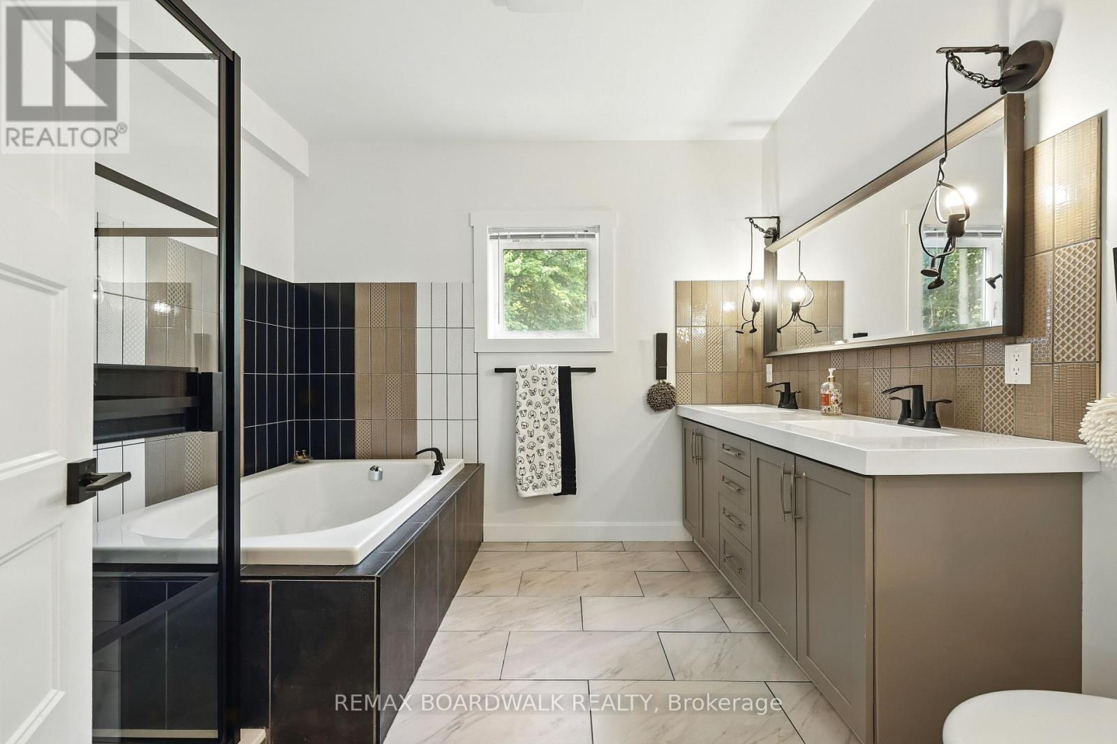 1155 Ebbs Bay Road, Drummond/north Elmsley, Ontario  K7C 0C5 - Photo 36 - X12797430