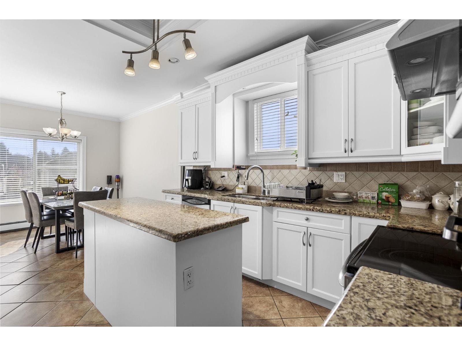 9416 Wallace Crescent, Surrey, British Columbia  V3V 1V6 - Photo 10 - R3089644