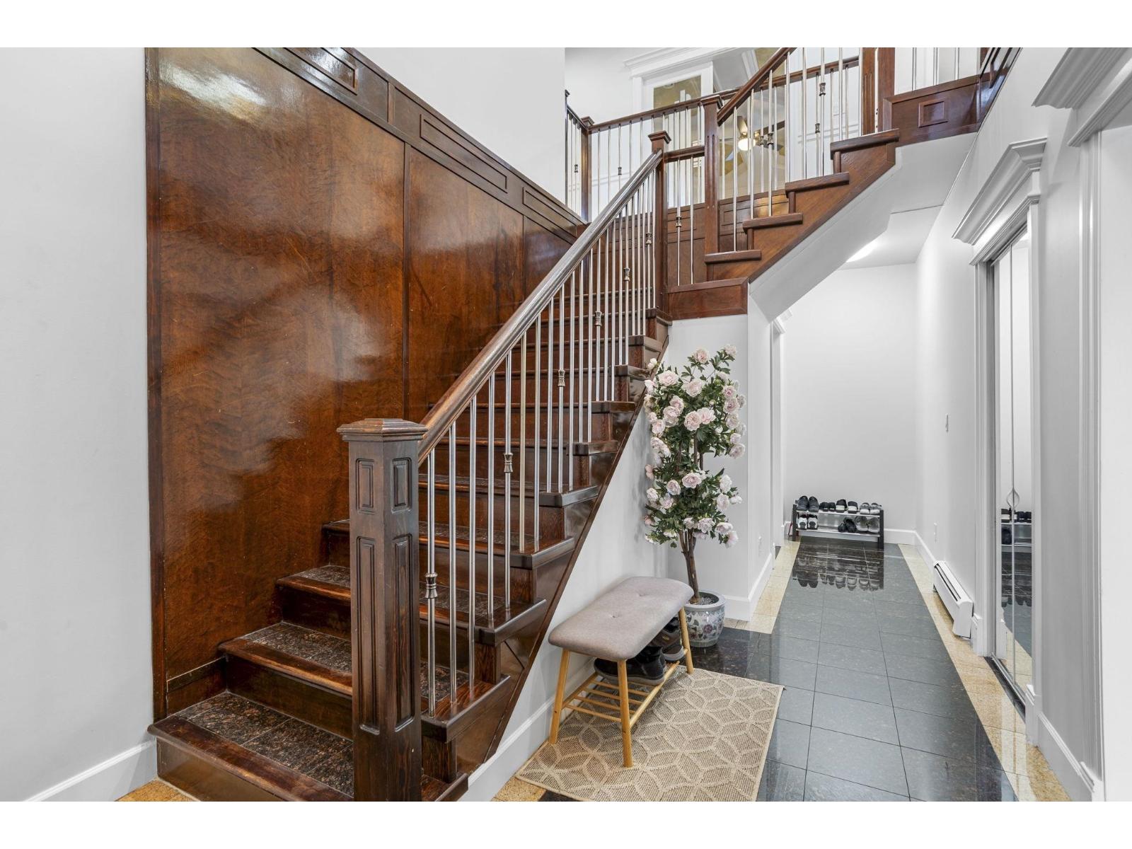 9416 Wallace Crescent, Surrey, British Columbia  V3V 1V6 - Photo 3 - R3089644