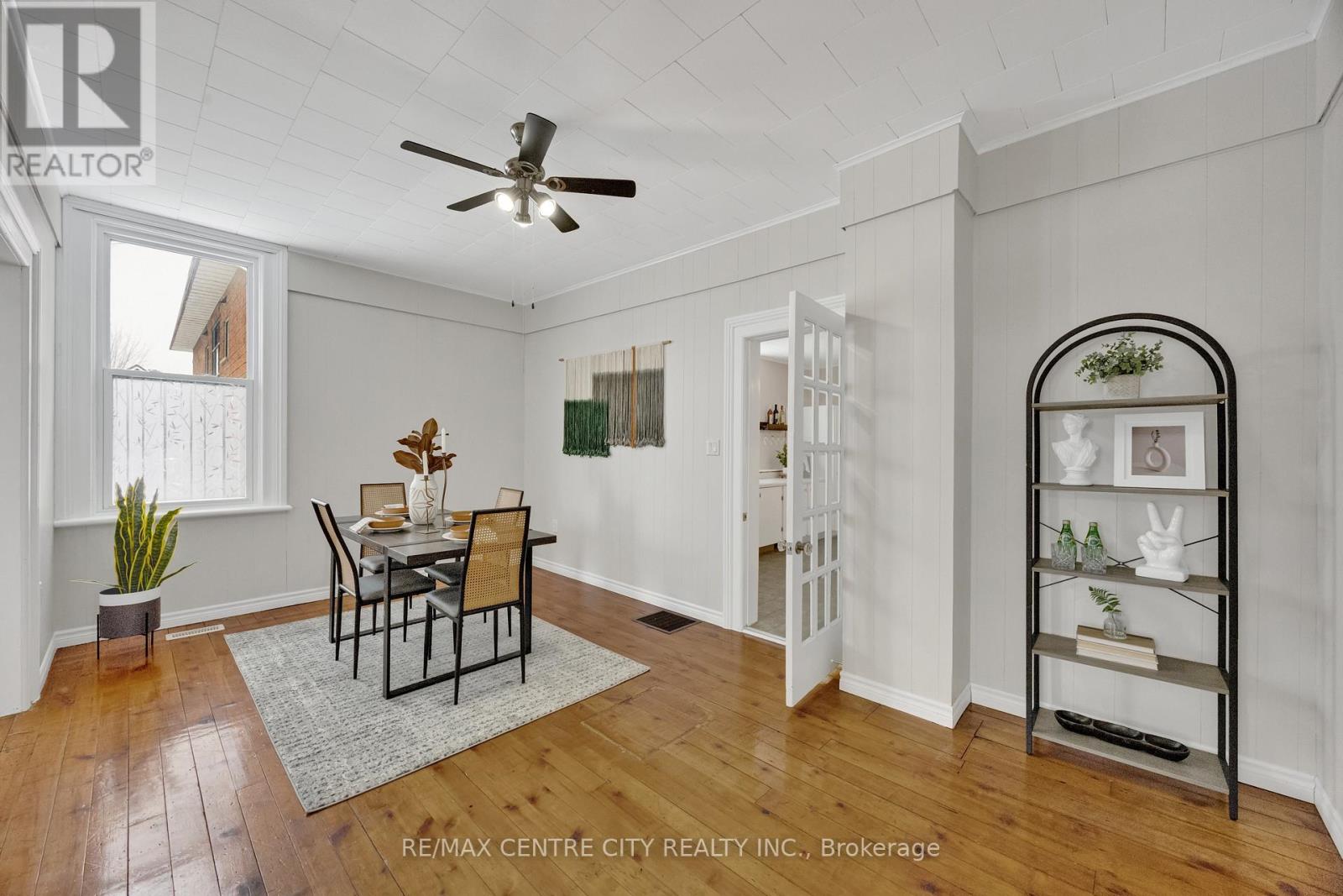 318 Carling Street, South Huron, Ontario  N0M 1S2 - Photo 11 - X12800032