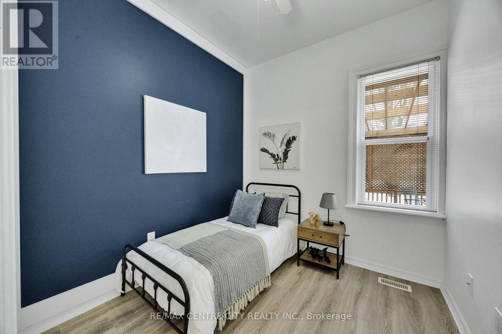 318 Carling Street, South Huron, Ontario  N0M 1S2 - Photo 16 - X12800032