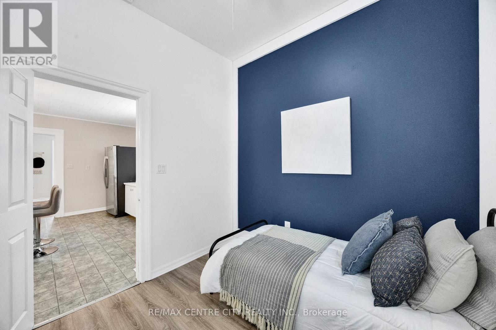 318 Carling Street, South Huron, Ontario  N0M 1S2 - Photo 17 - X12800032