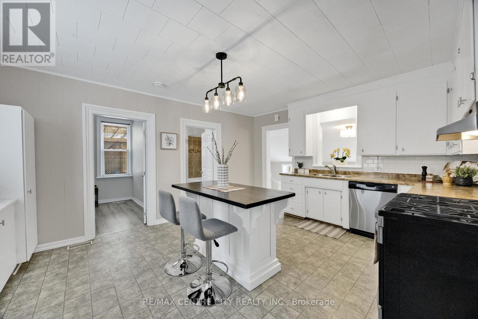 318 Carling Street, South Huron, Ontario  N0M 1S2 - Photo 18 - X12800032