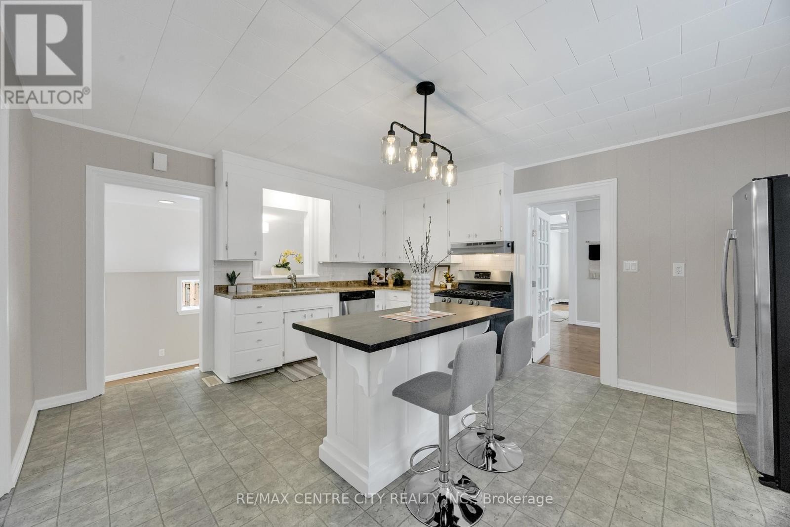 318 Carling Street, South Huron, Ontario  N0M 1S2 - Photo 19 - X12800032