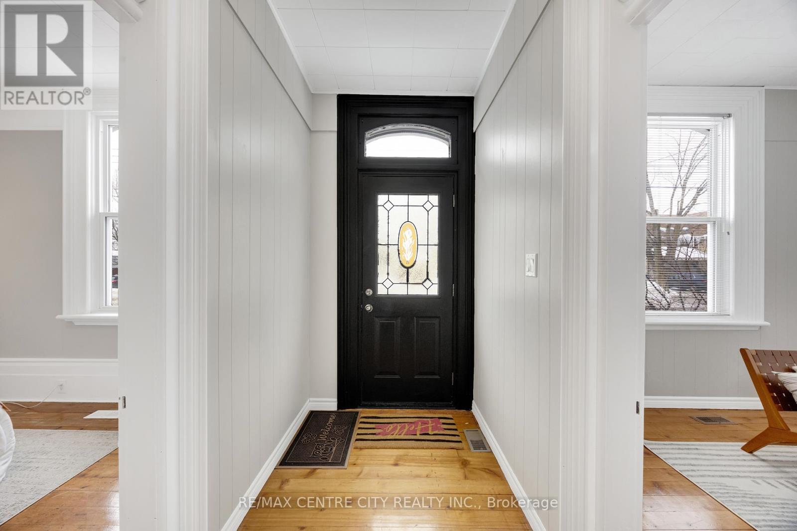 318 Carling Street, South Huron, Ontario  N0M 1S2 - Photo 2 - X12800032