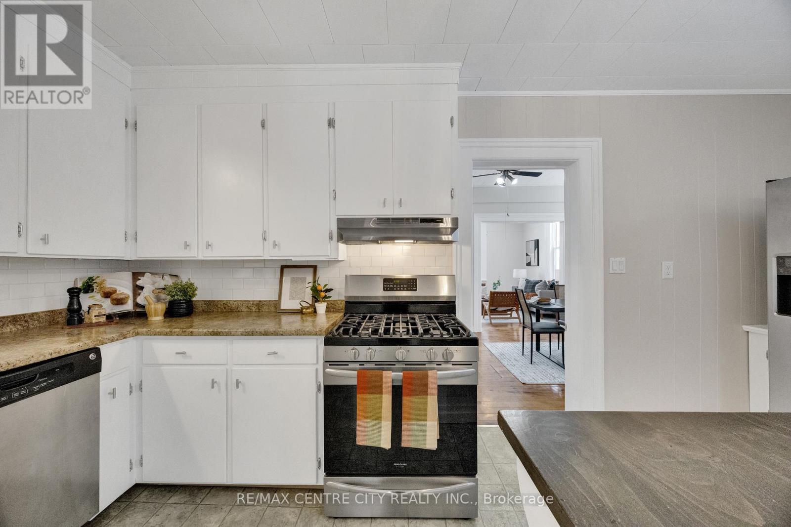 318 Carling Street, South Huron, Ontario  N0M 1S2 - Photo 20 - X12800032