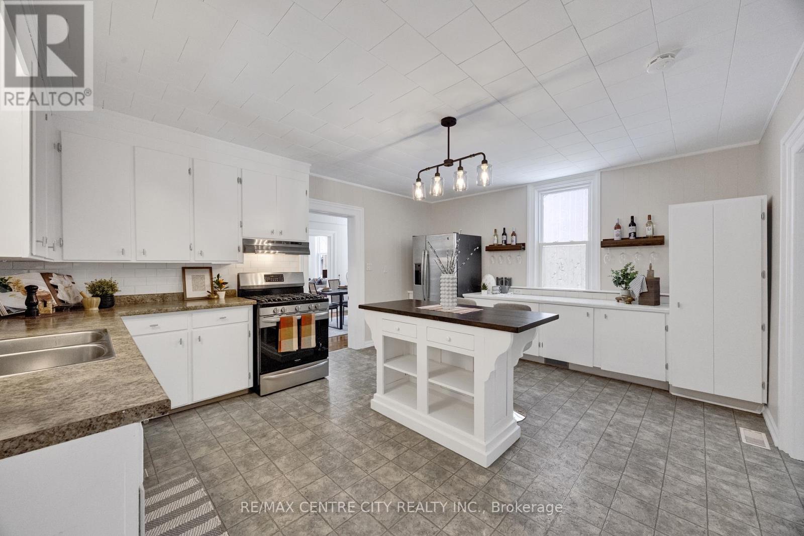 318 Carling Street, South Huron, Ontario  N0M 1S2 - Photo 22 - X12800032