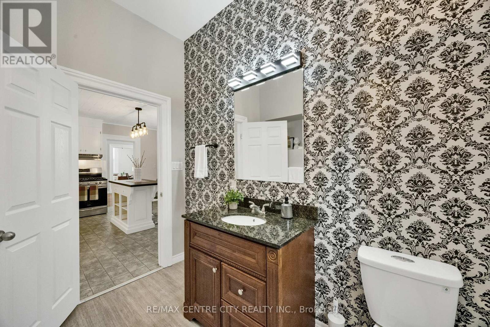 318 Carling Street, South Huron, Ontario  N0M 1S2 - Photo 25 - X12800032