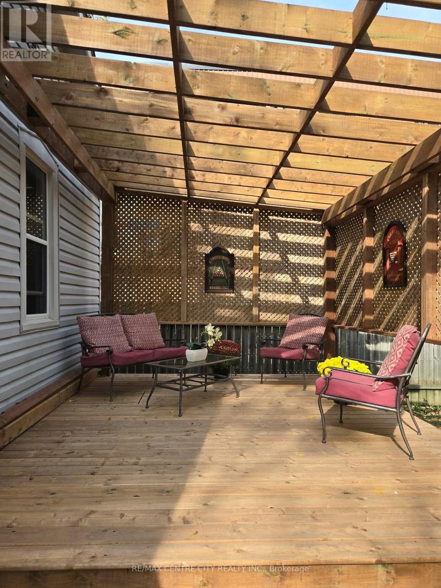 318 Carling Street, South Huron, Ontario  N0M 1S2 - Photo 34 - X12800032