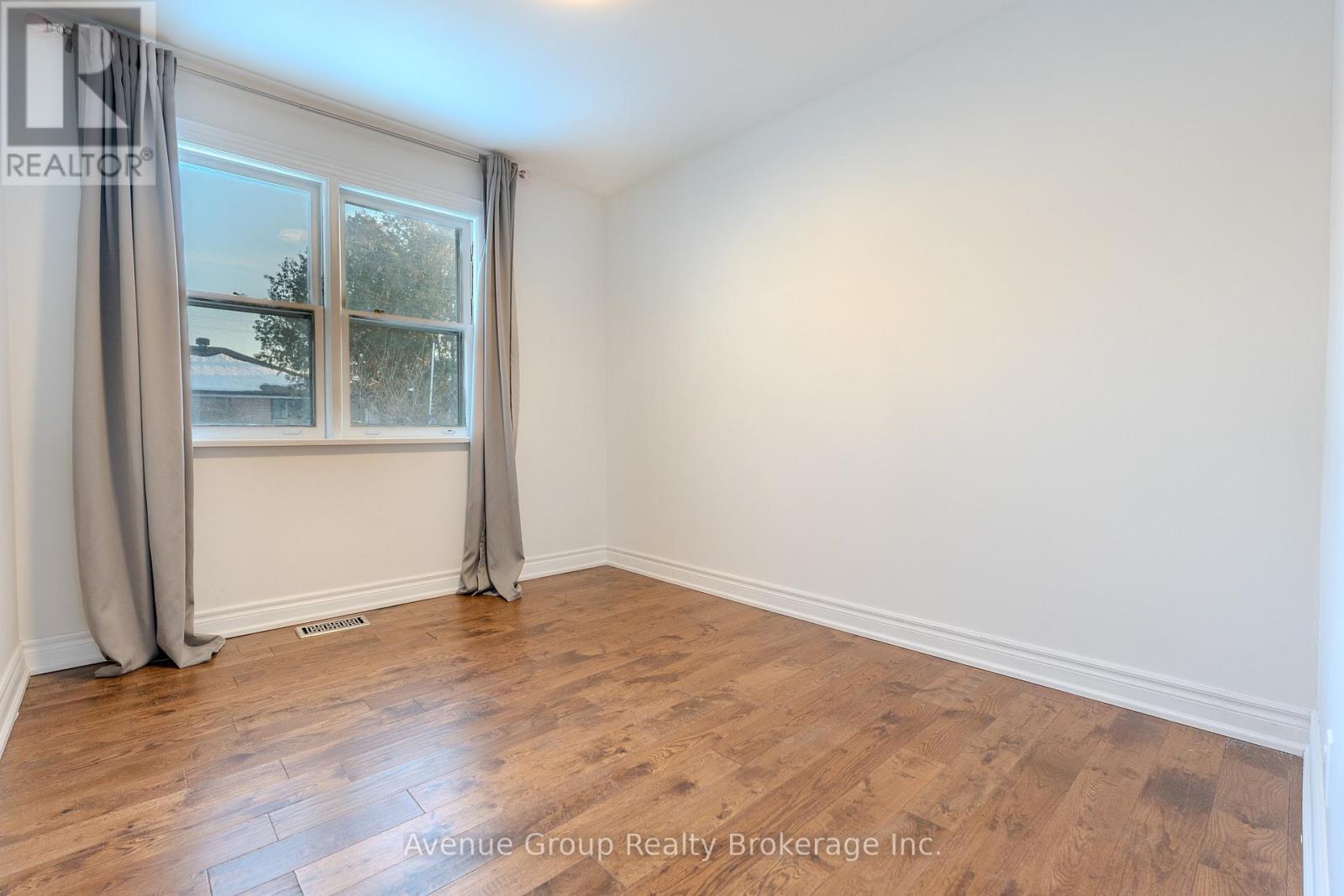 Upper - 306 Wenlock Avenue, Richmond Hill, Ontario  L4C 1M7 - Photo 7 - N12773740