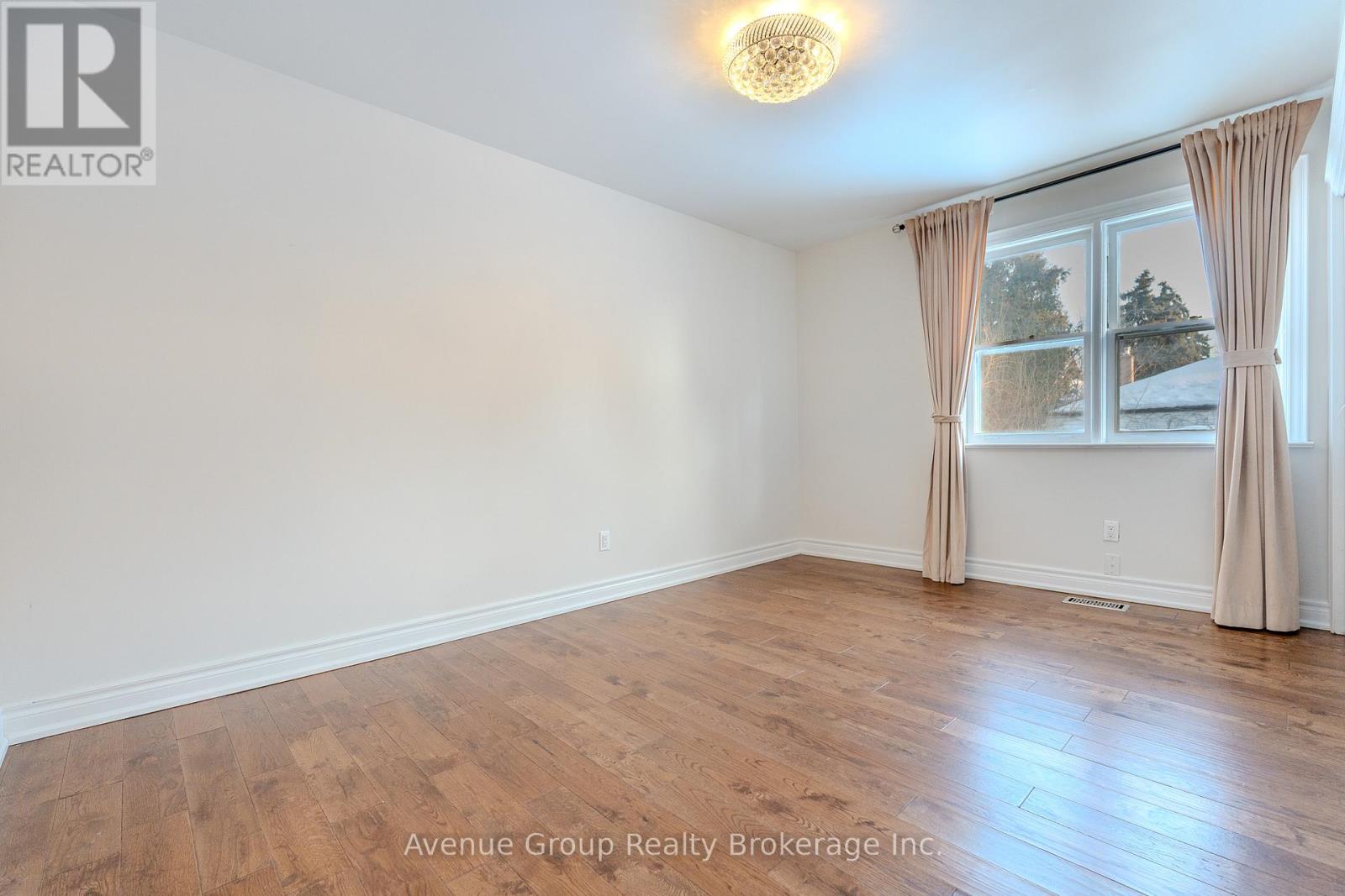 Upper - 306 Wenlock Avenue, Richmond Hill, Ontario  L4C 1M7 - Photo 8 - N12773740