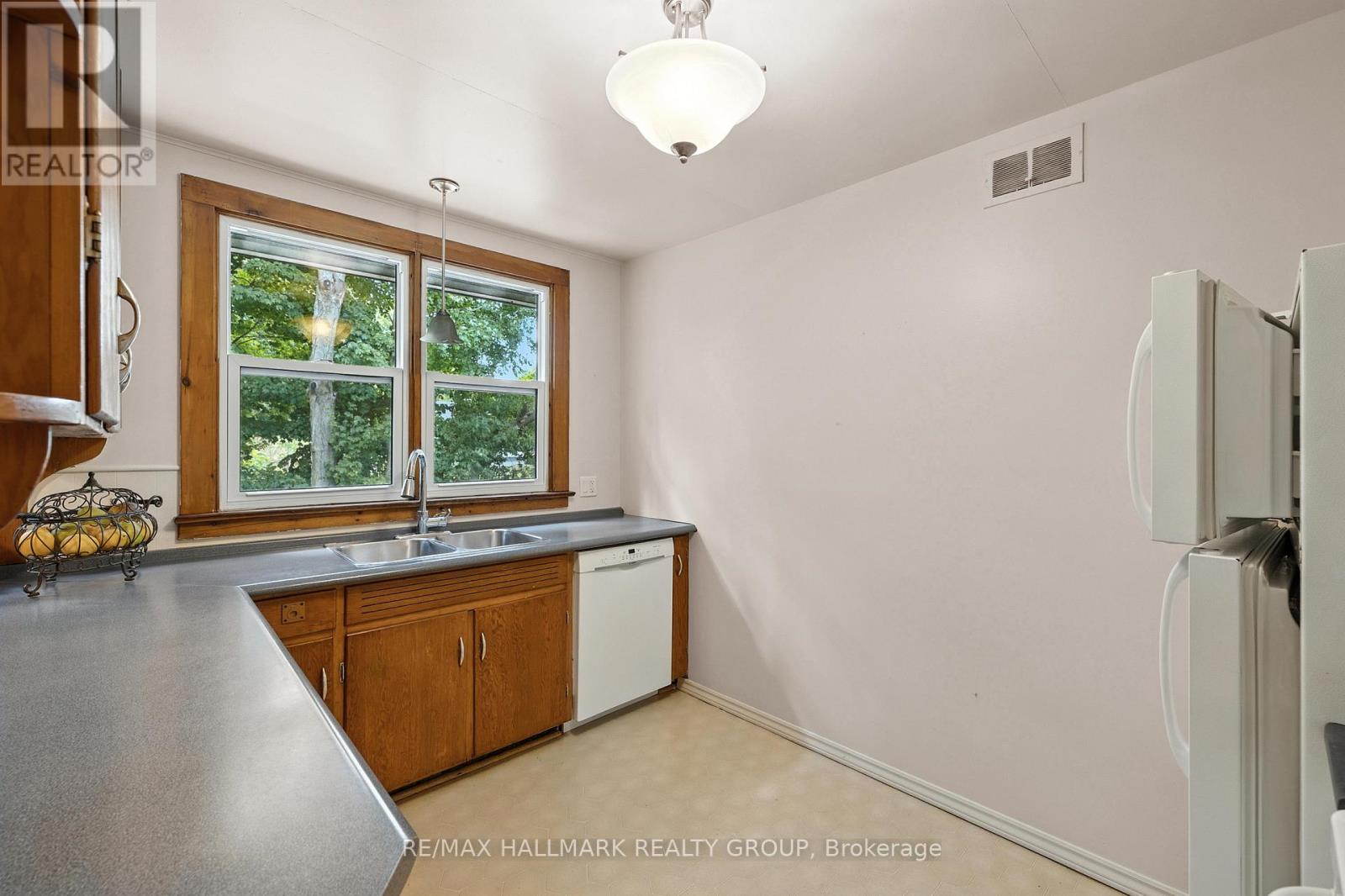 26 Mccready Street, Brockville, Ontario  K6V 5N3 - Photo 28 - X12463519