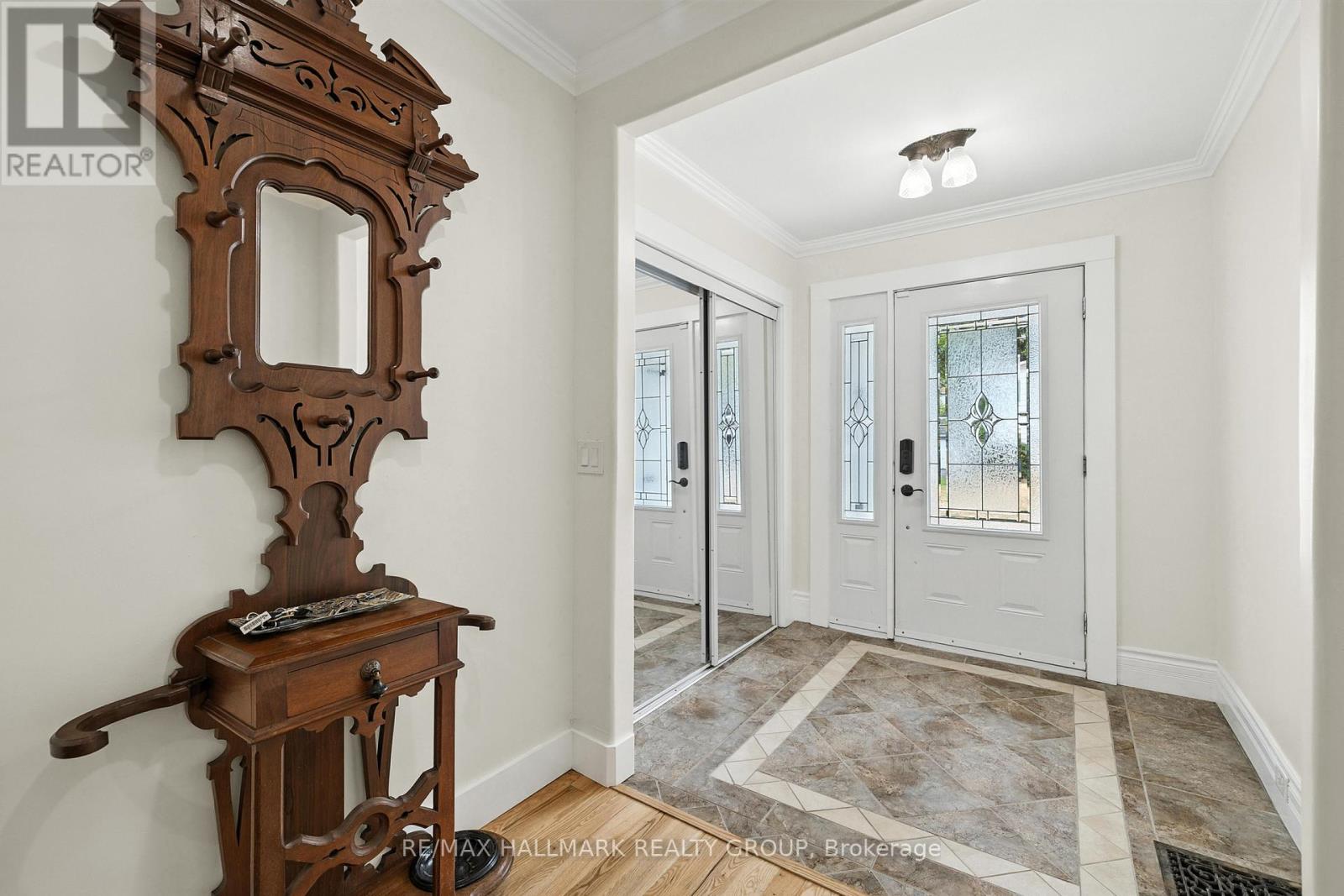 26 Mccready Street, Brockville, Ontario  K6V 5N3 - Photo 3 - X12463519