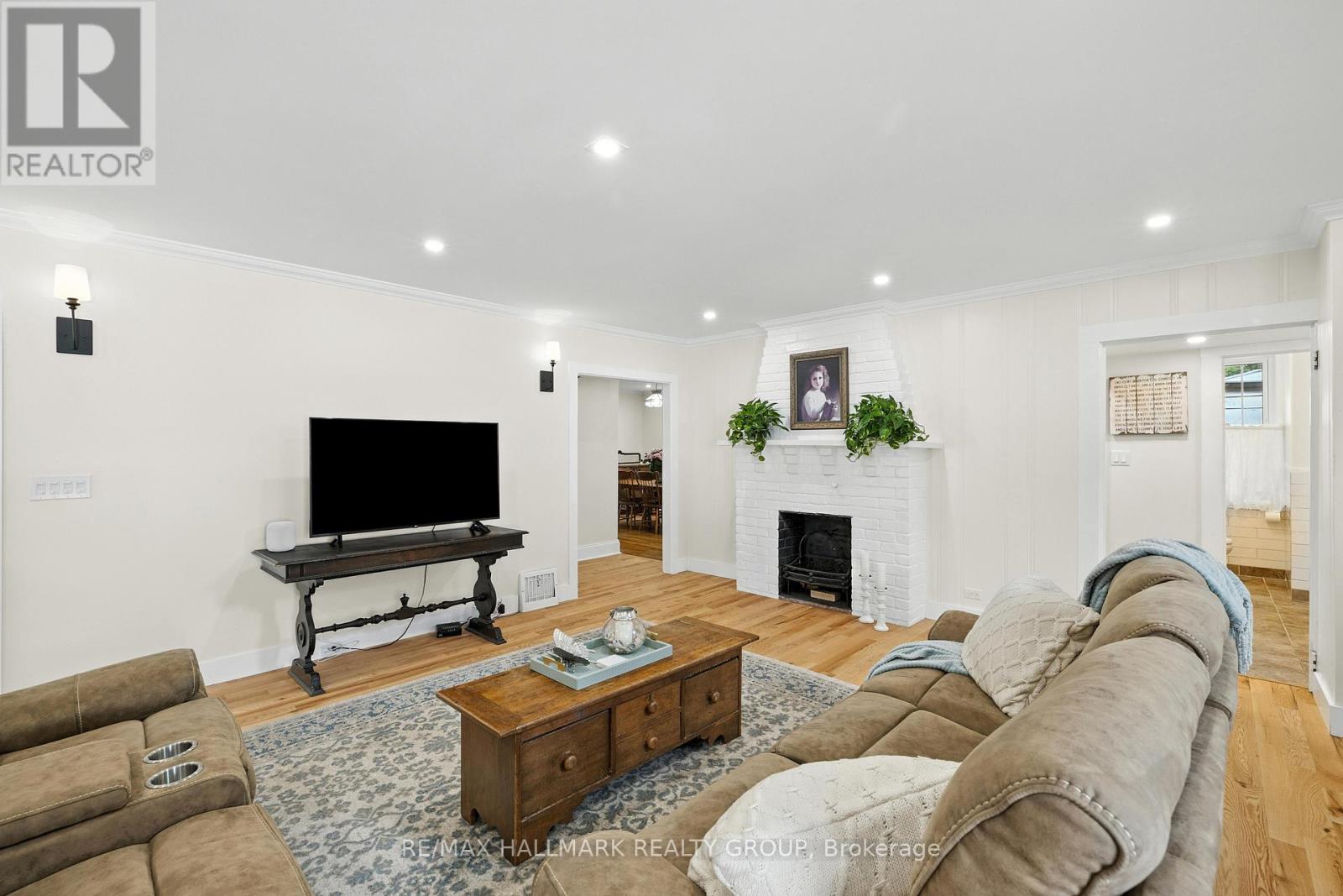 26 Mccready Street, Brockville, Ontario  K6V 5N3 - Photo 6 - X12463519