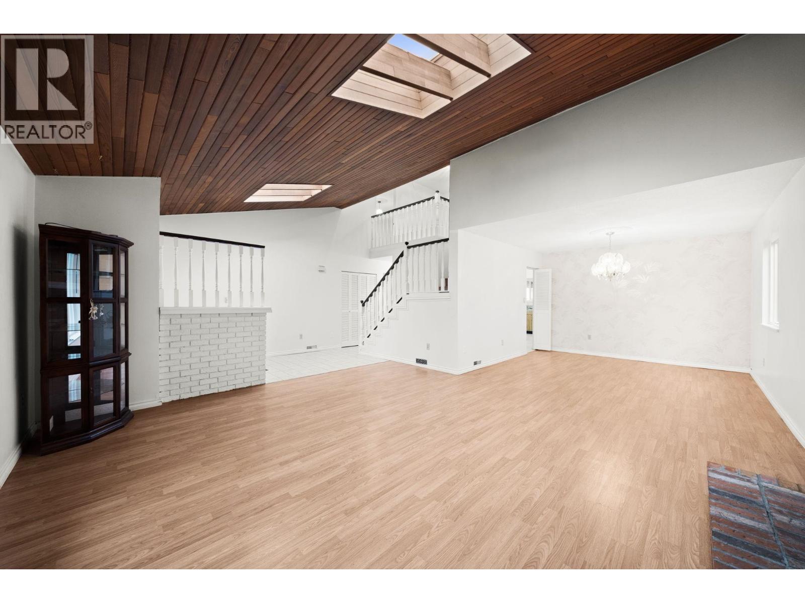 1140 Lansdowne Drive, Coquitlam, British Columbia  V3B 5R3 - Photo 7 - R3091364