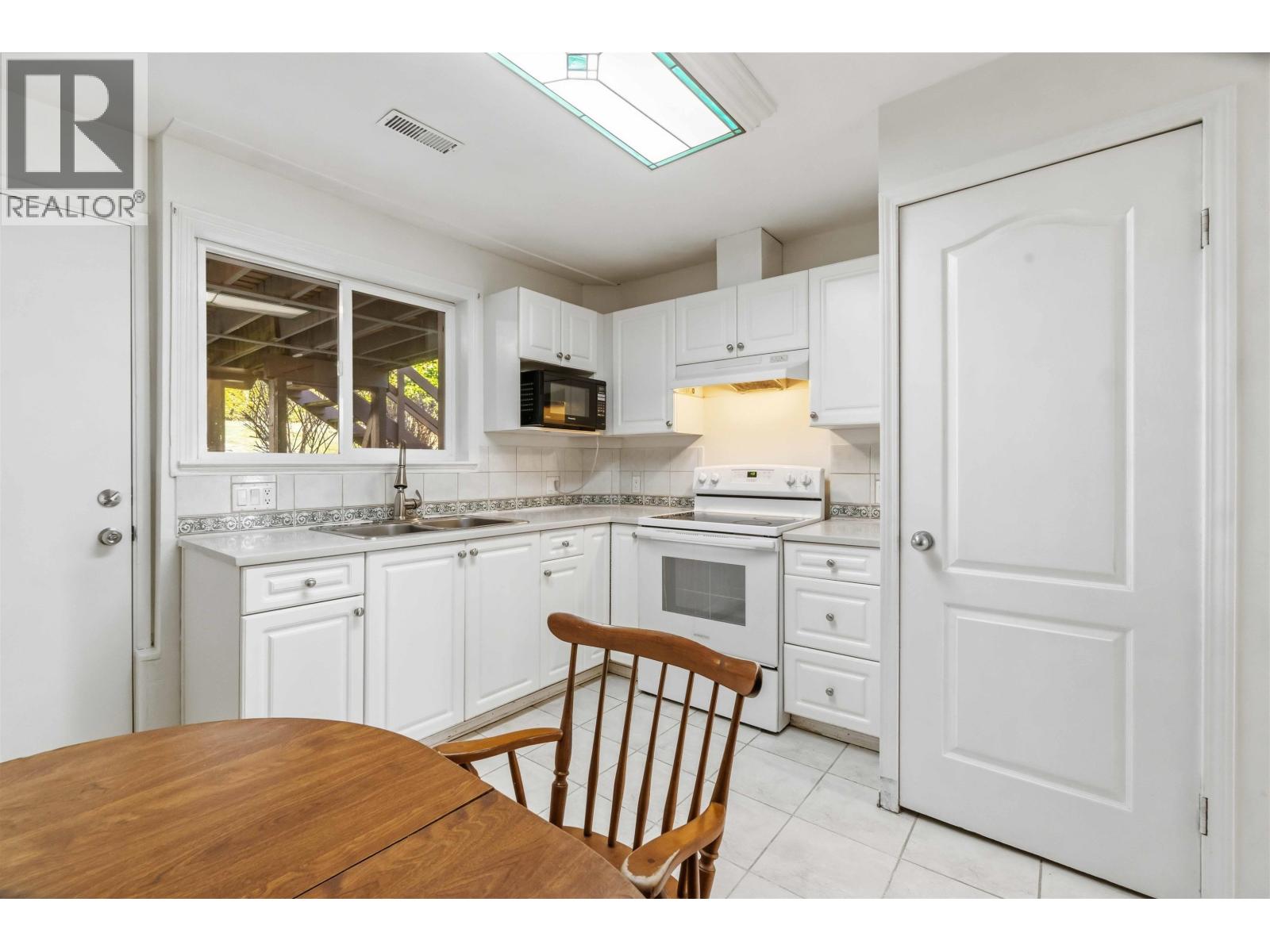 552 W 29th Street, North Vancouver, British Columbia  V7N 2K1 - Photo 20 - R3091383