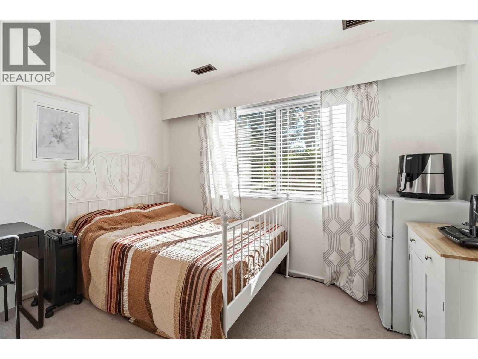 552 W 29th Street, North Vancouver, British Columbia  V7N 2K1 - Photo 5 - R3091383