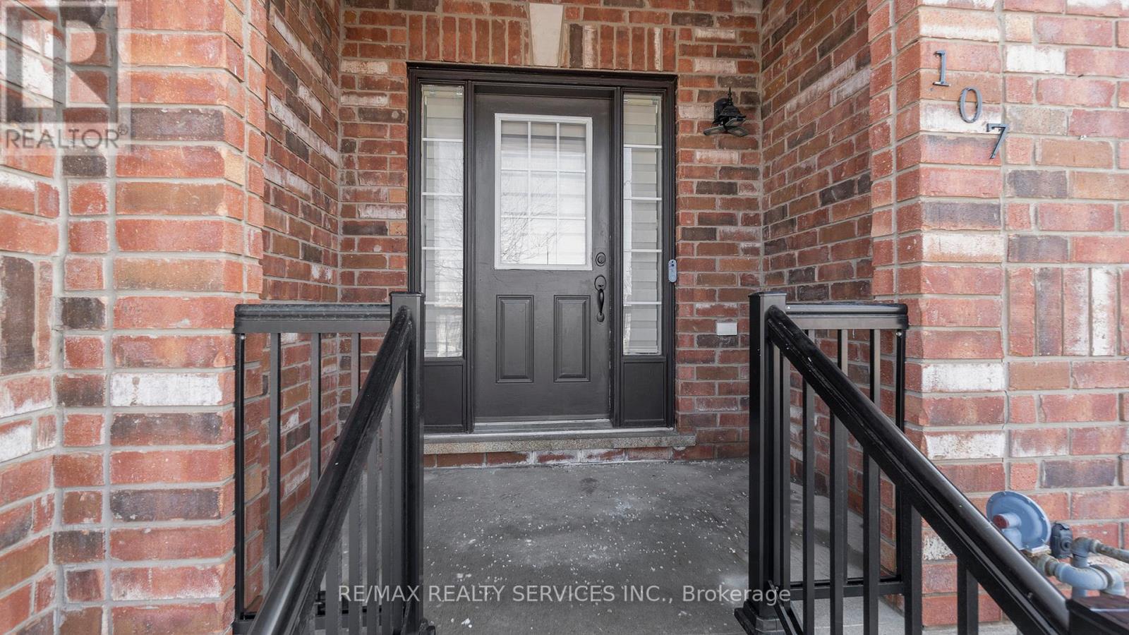 107 Frenchpark Circle, Brampton (Credit Valley), Ontario  L6X 0Y5 - Photo 4 - W12769720