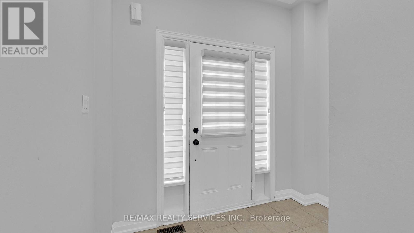 107 Frenchpark Circle, Brampton, Ontario  L6X 0Y5 - Photo 5 - W12778780