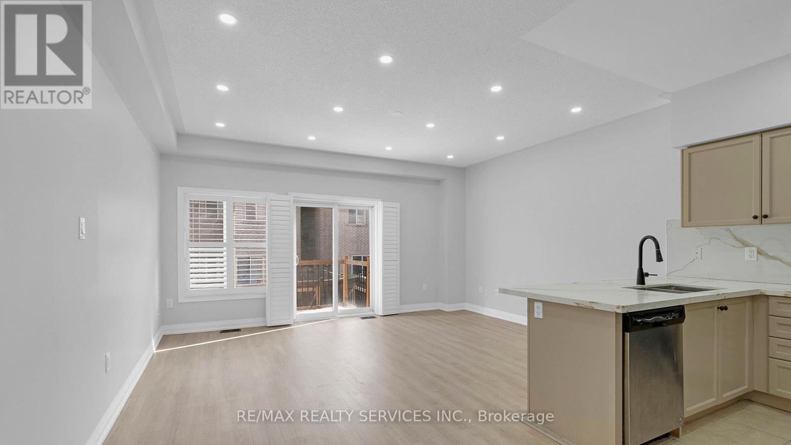 107 Frenchpark Circle, Brampton, Ontario  L6X 0Y5 - Photo 7 - W12778780