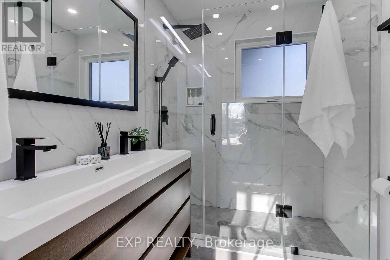 1070 Franconia Drive, Mississauga, Ontario  L4Y 2L7 - Photo 25 - W12800046