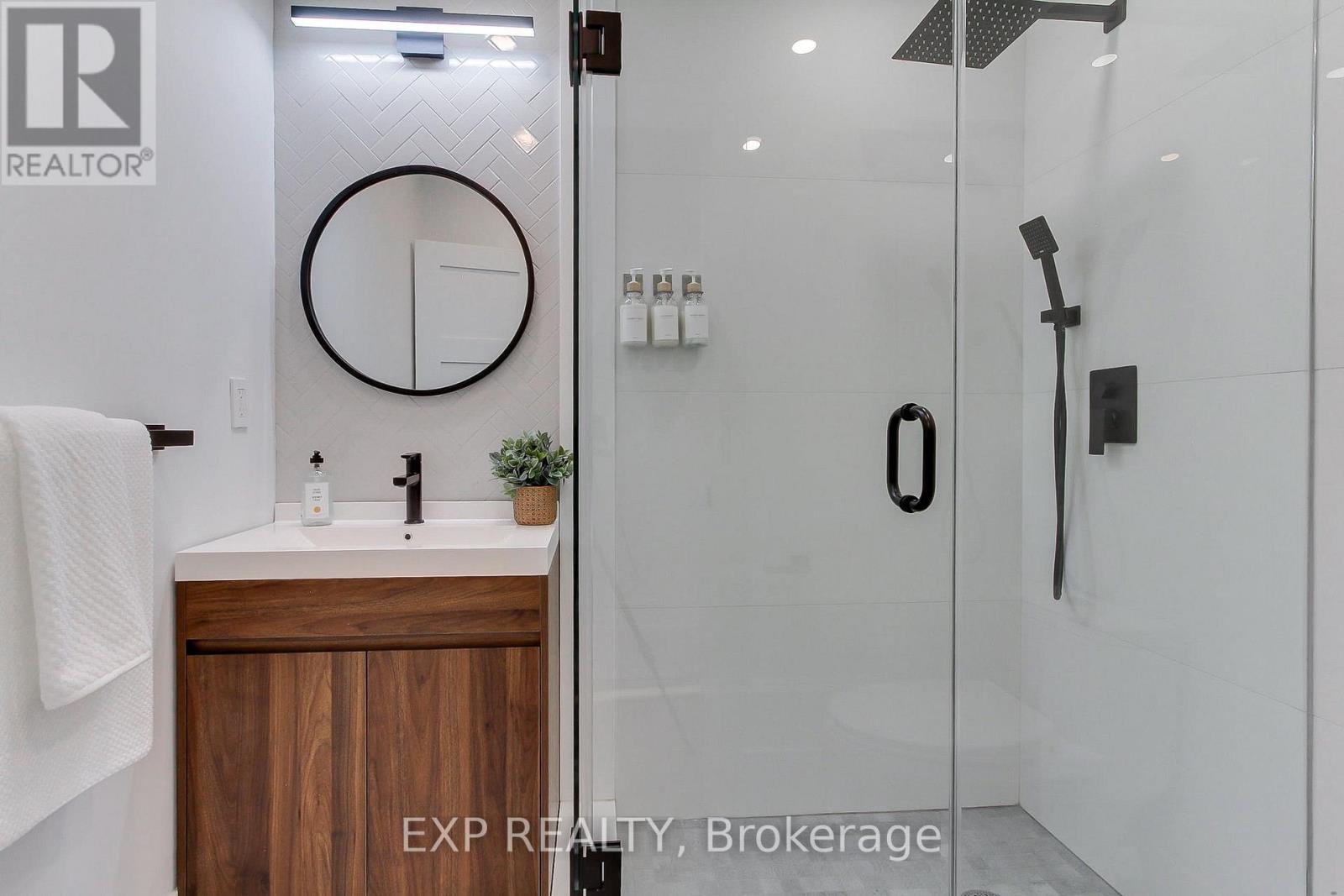 1070 Franconia Drive, Mississauga, Ontario  L4Y 2L7 - Photo 30 - W12800046