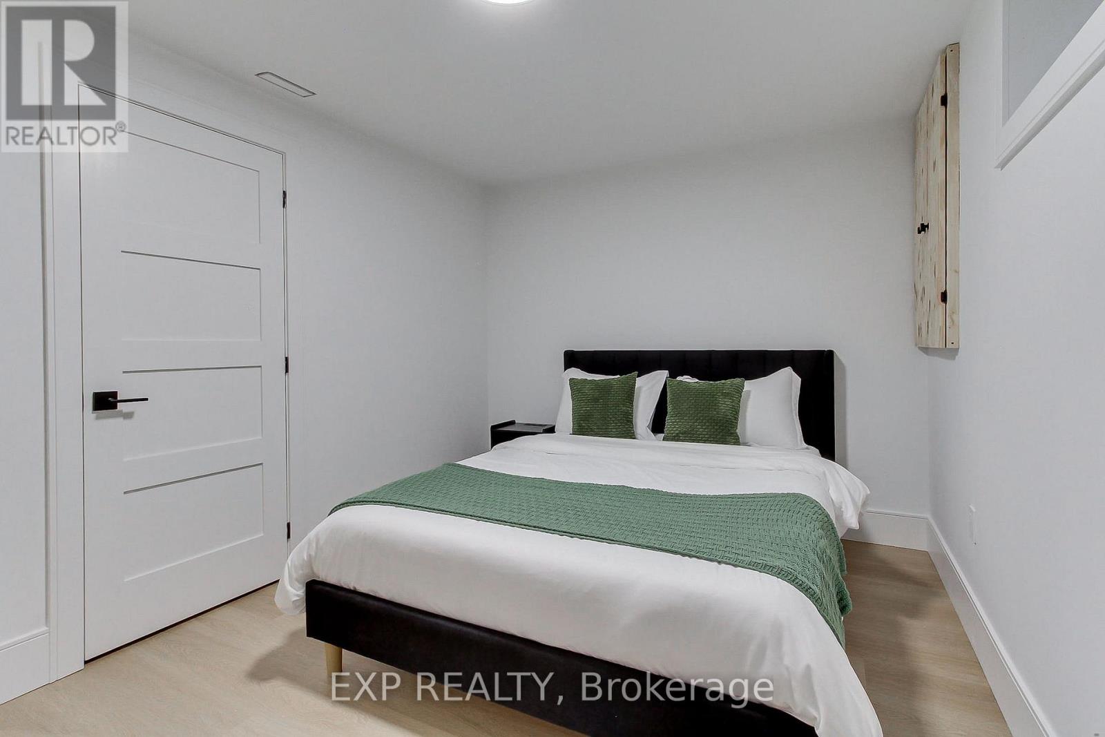 1070 Franconia Drive, Mississauga, Ontario  L4Y 2L7 - Photo 42 - W12800046