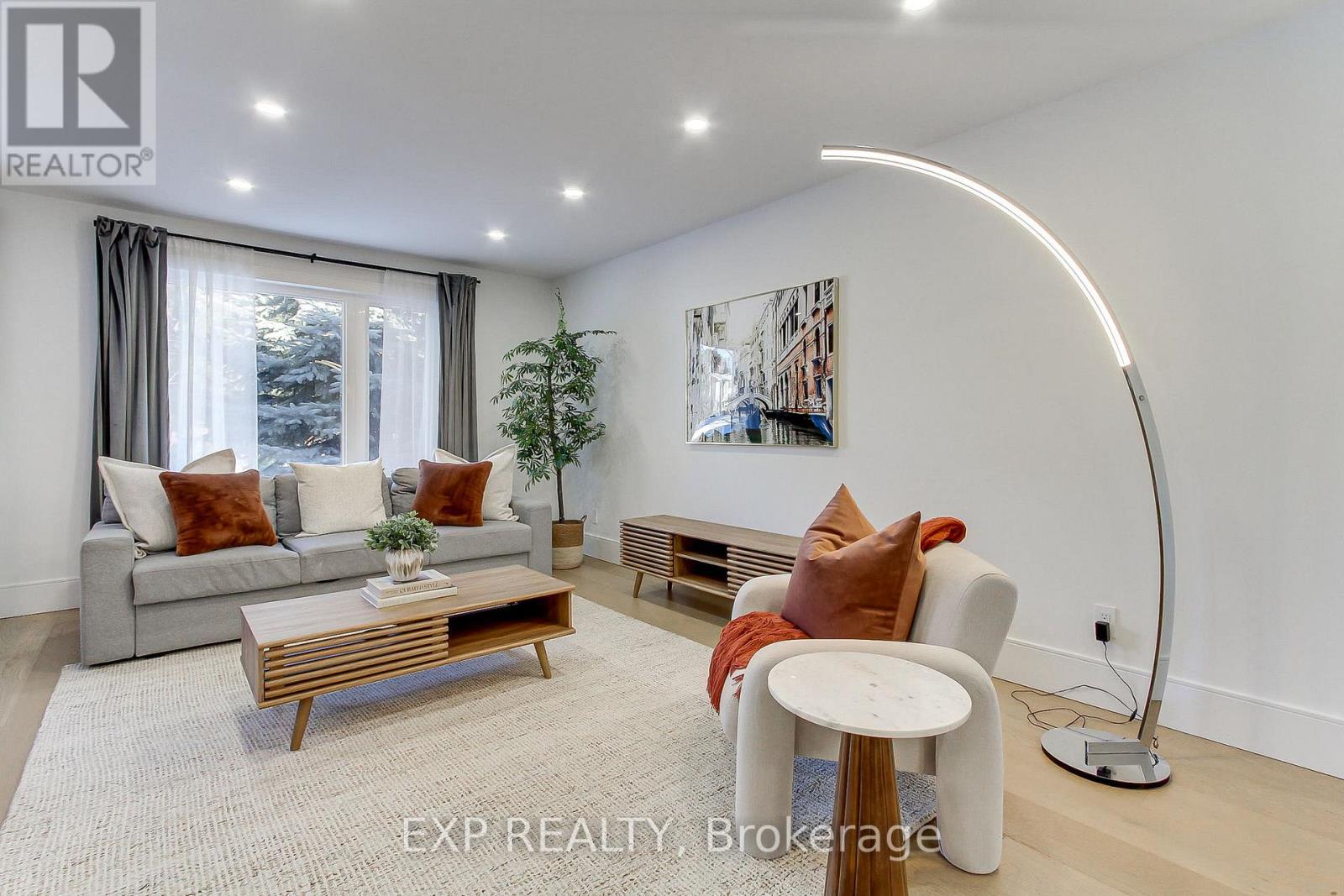 1070 Franconia Drive, Mississauga, Ontario  L4Y 2L7 - Photo 7 - W12800046