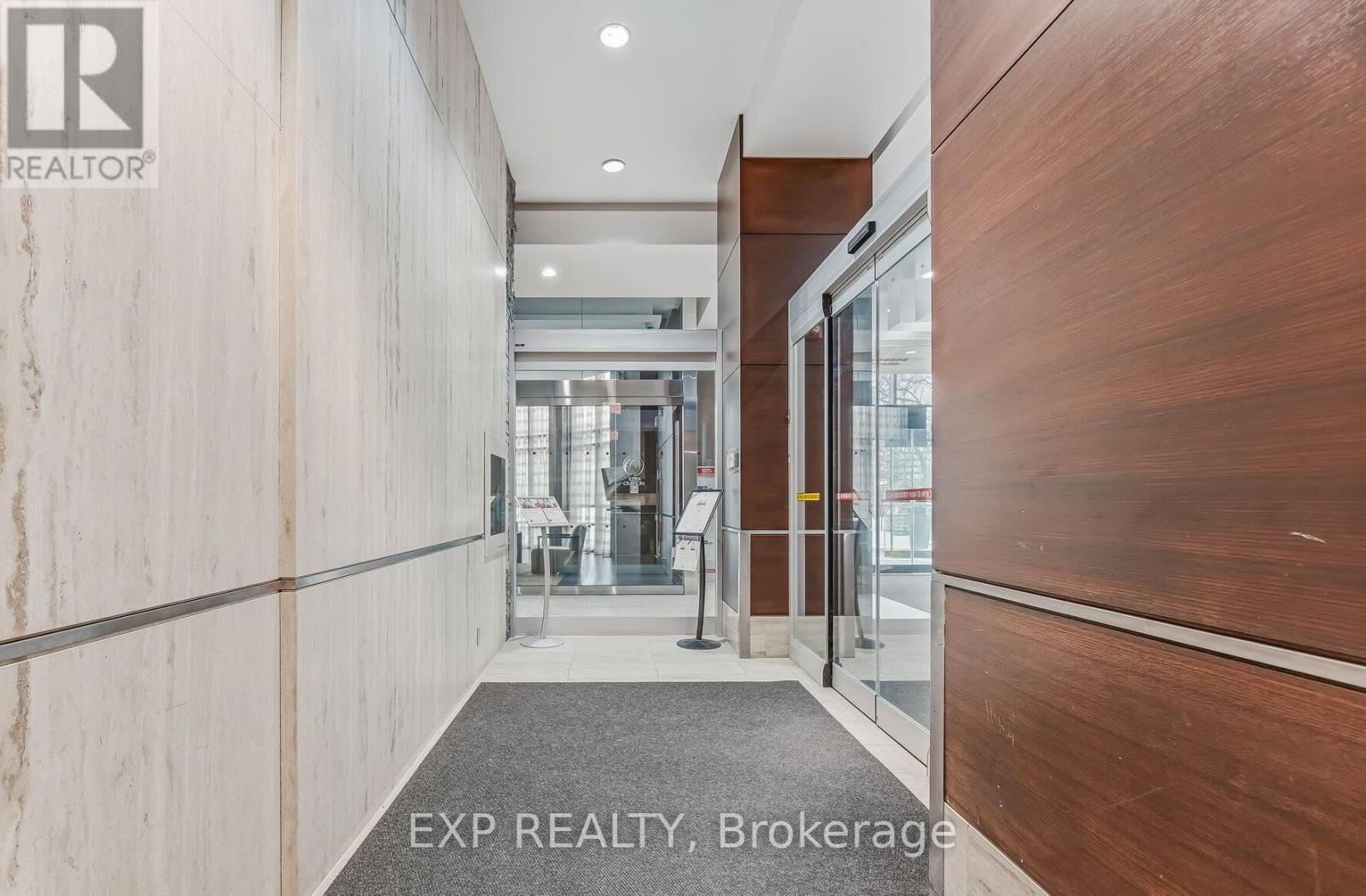 802 - 330 Burnhamthorpe Road W, Mississauga, Ontario  L5B 3Y5 - Photo 3 - W12800064