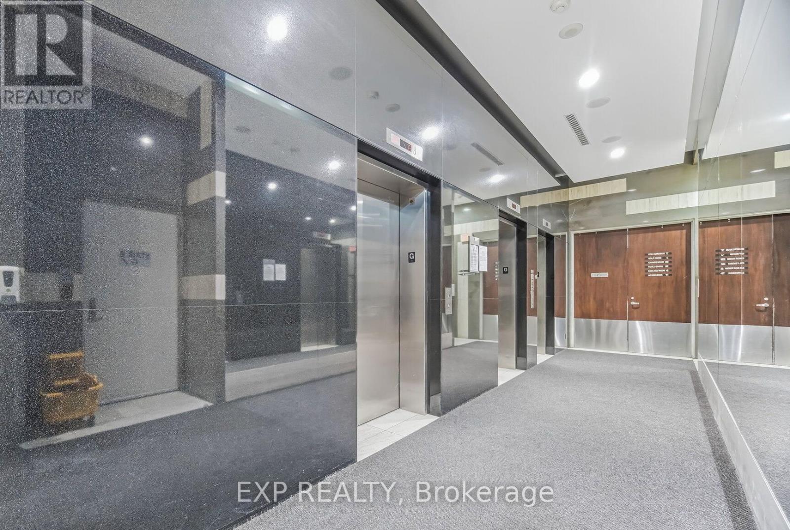 802 - 330 Burnhamthorpe Road W, Mississauga, Ontario  L5B 3Y5 - Photo 4 - W12800064