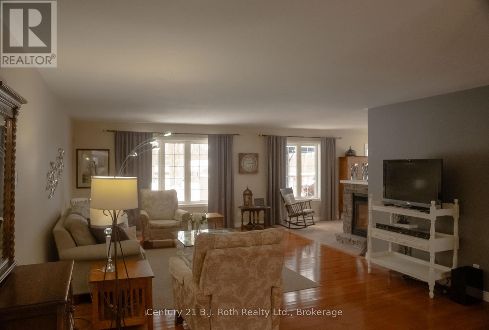 3837 Jenn Lynn Court, Severn (Marchmont), Ontario  L3V 0V6 - Photo 12 - S12800120