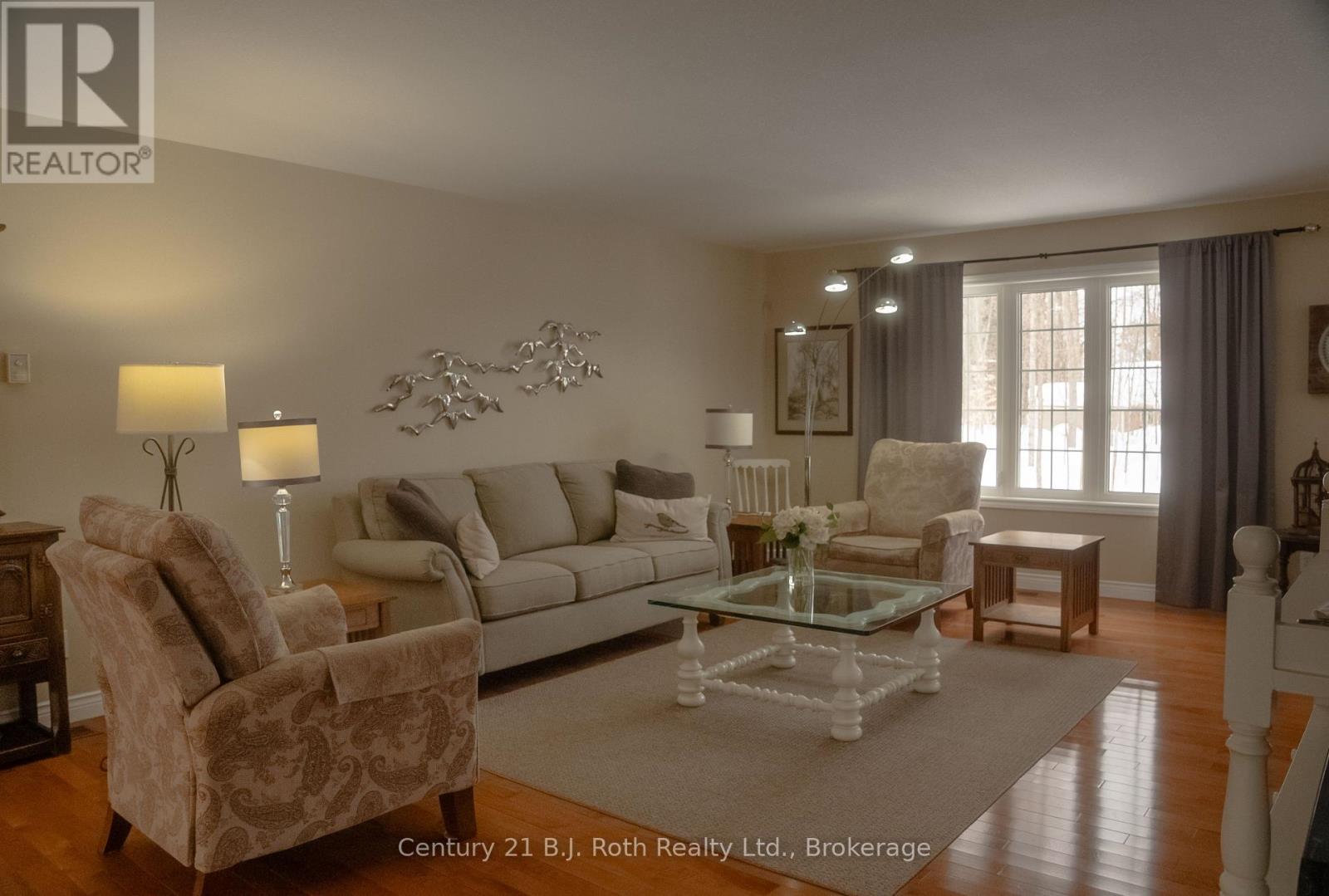 3837 Jenn Lynn Court, Severn (Marchmont), Ontario  L3V 0V6 - Photo 9 - S12800120