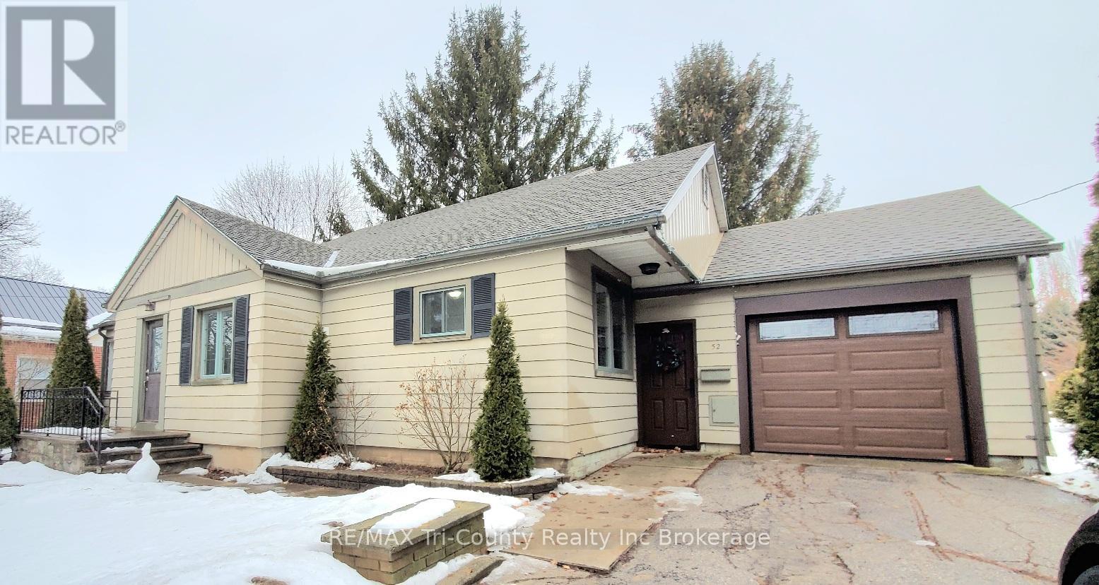 52 NORTH STREET W, Tillsonburg, Ontario