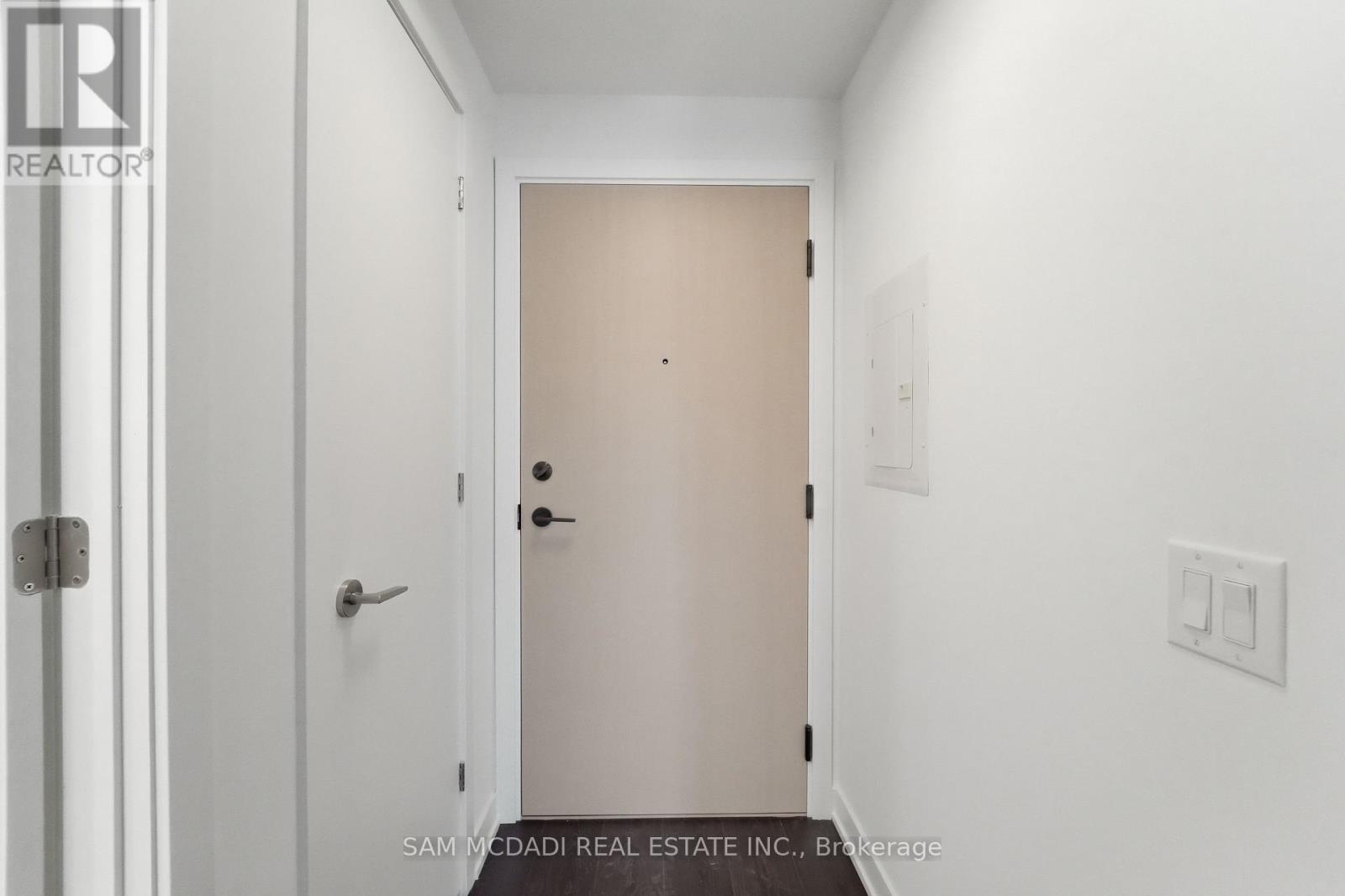 552 - 30 Dreamers Way, Toronto, Ontario  M5A 0Y7 - Photo 2 - C12800090