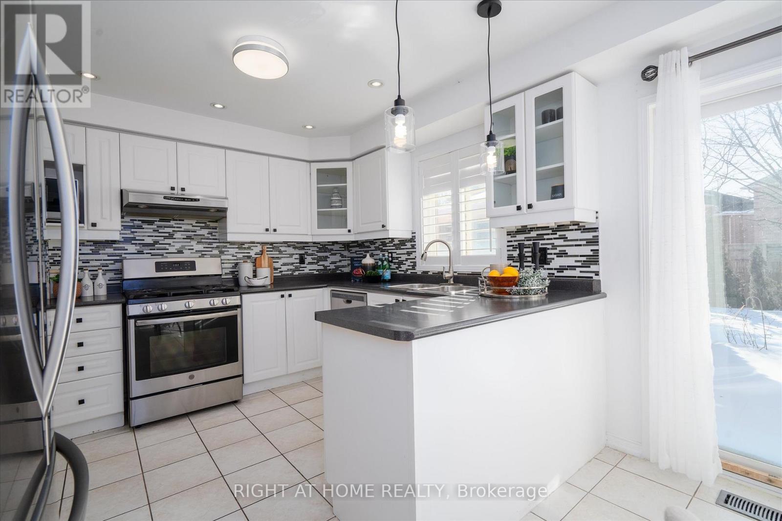 89 Haskell Avenue, Ajax, Ontario  L1T 0C7 - Photo 12 - E12800072