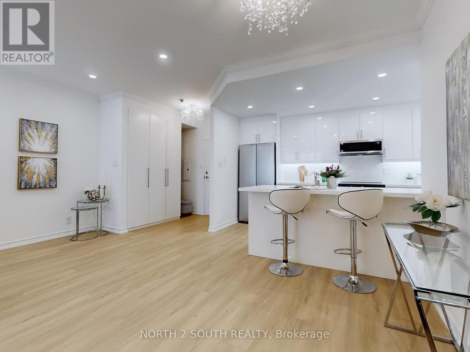 Ph27 - 32 Clarissa Drive W, Richmond Hill, Ontario  L4C 9R7 - Photo 4 - N12800114