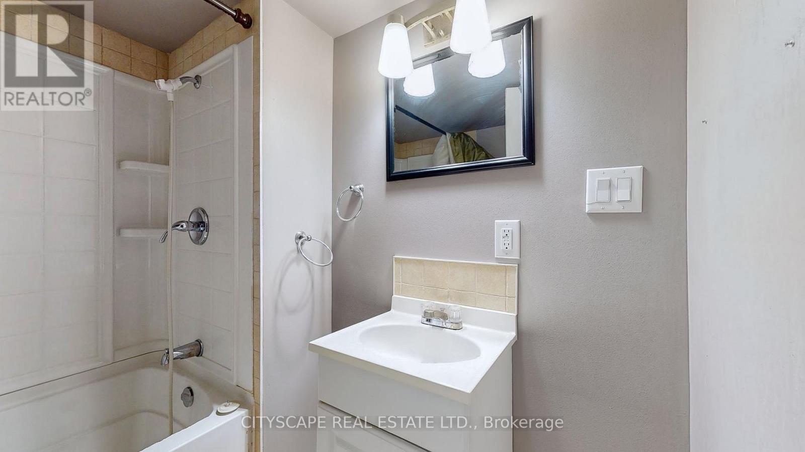 39 Woodward Avenue, Brampton, Ontario  L6V 1K2 - Photo 27 - W12800082