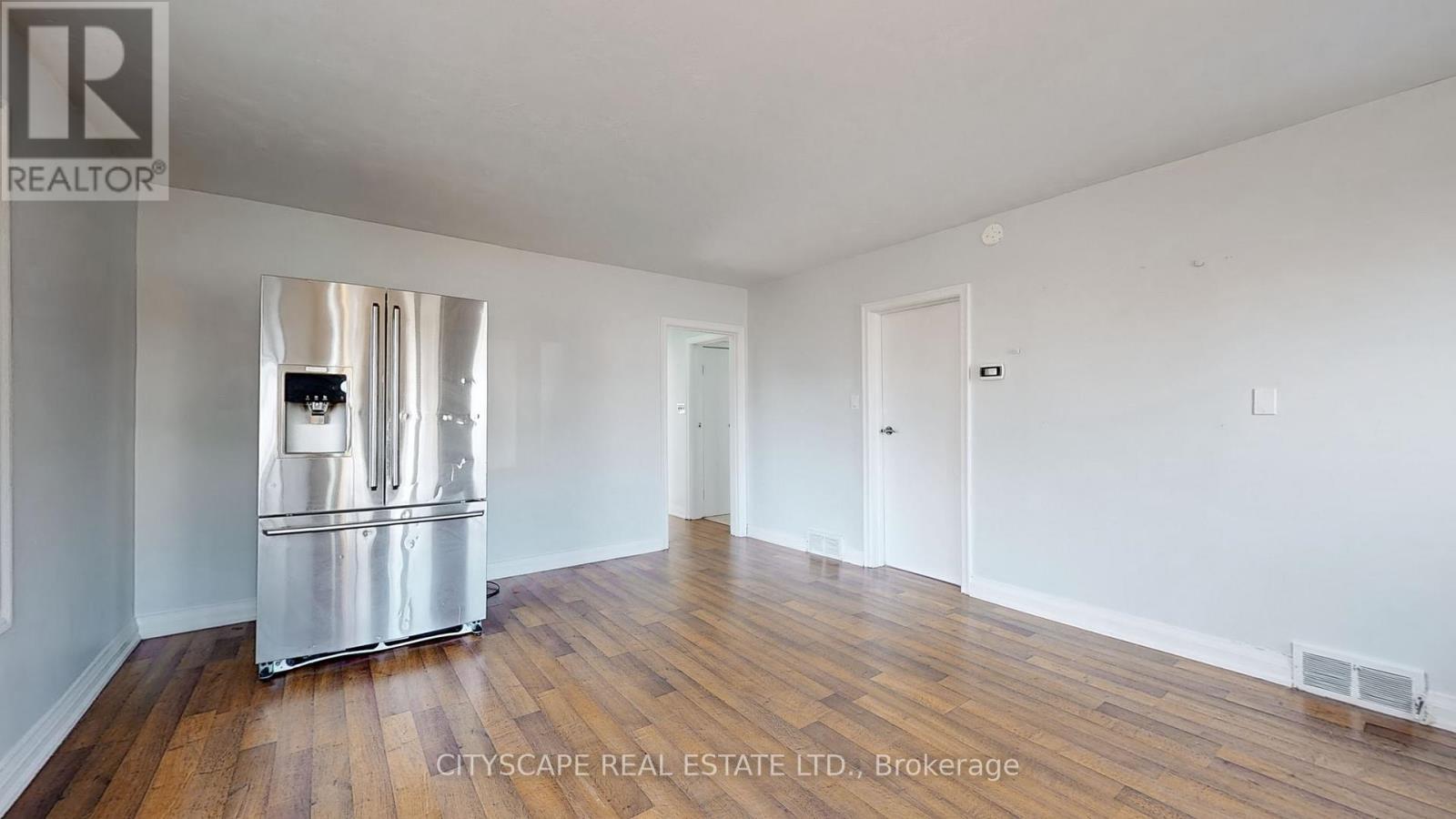 39 Woodward Avenue, Brampton, Ontario  L6V 1K2 - Photo 9 - W12800082