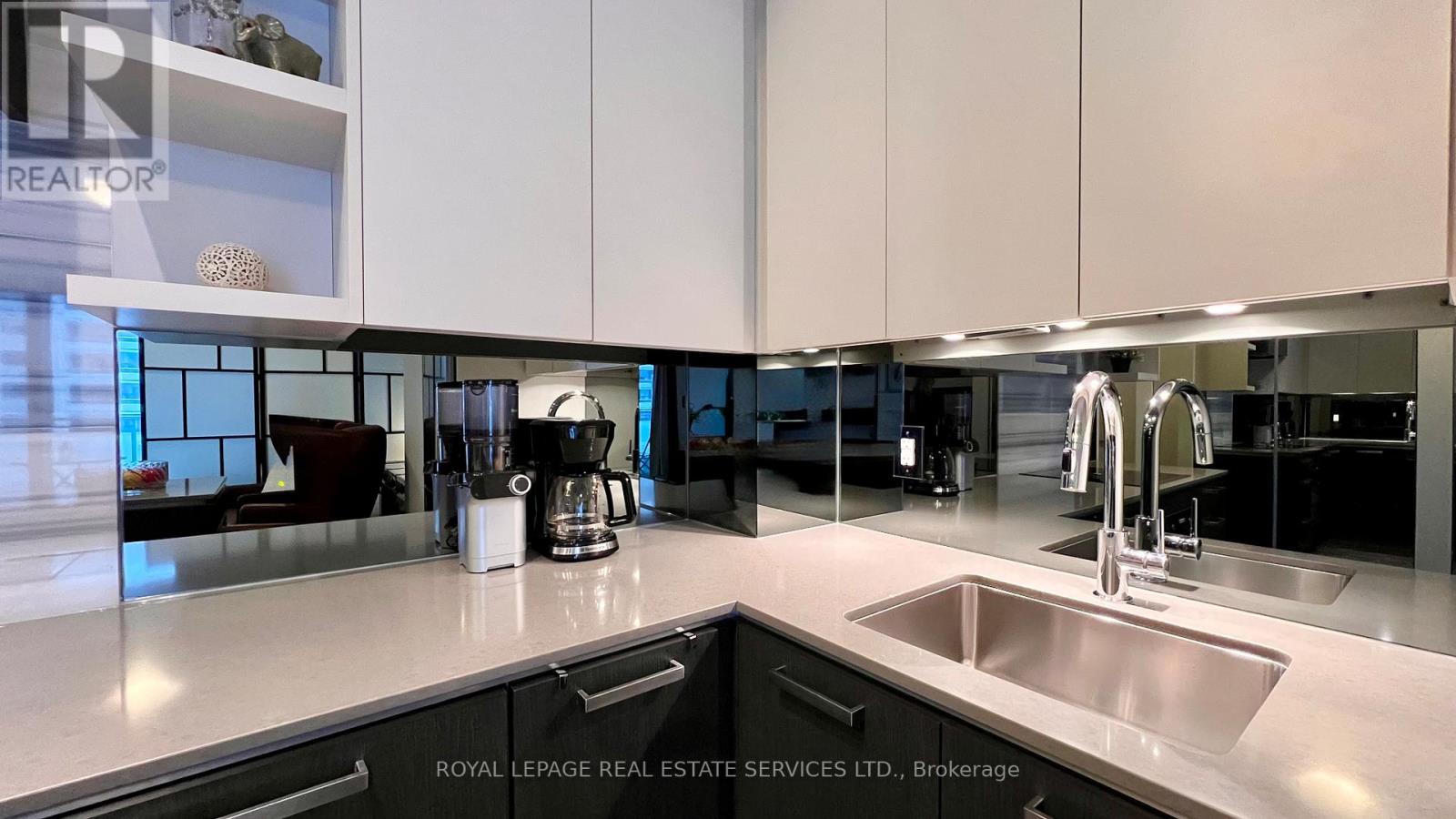 1116 - 1830 Bloor West Street W, Toronto, Ontario  M6P 0A2 - Photo 9 - W12800122