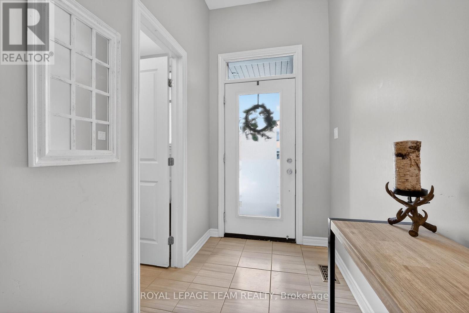 829 Miikana Road, Ottawa, Ontario  K1X 0G5 - Photo 3 - X12797920