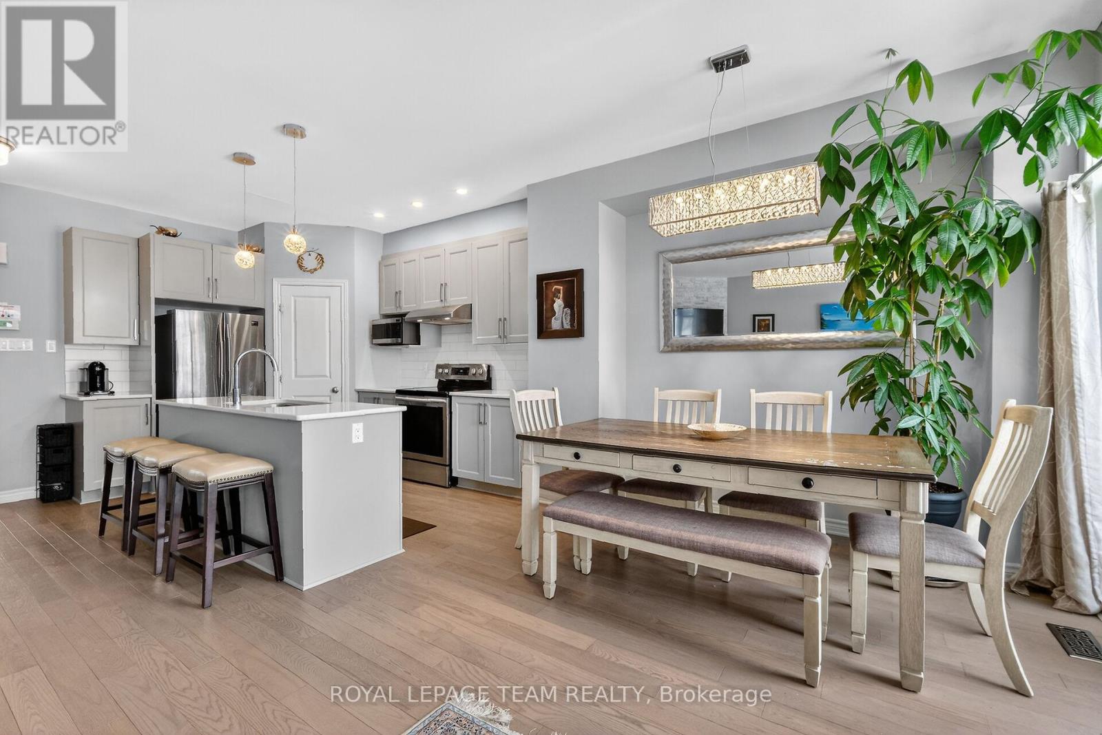 829 Miikana Road, Ottawa, Ontario  K1X 0G5 - Photo 5 - X12797920