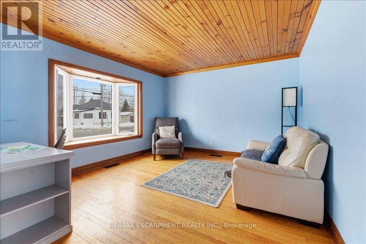 519 Alder Street W, Haldimand, Ontario  N1A 1S2 - Photo 9 - X12800068