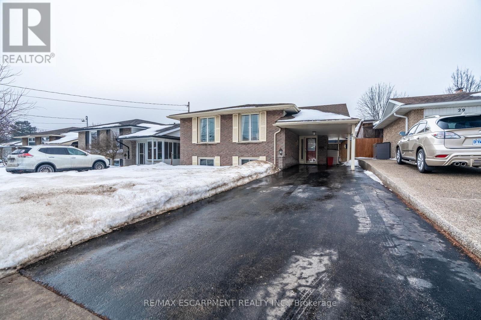 19 VALERY COURT, Hamilton, Ontario