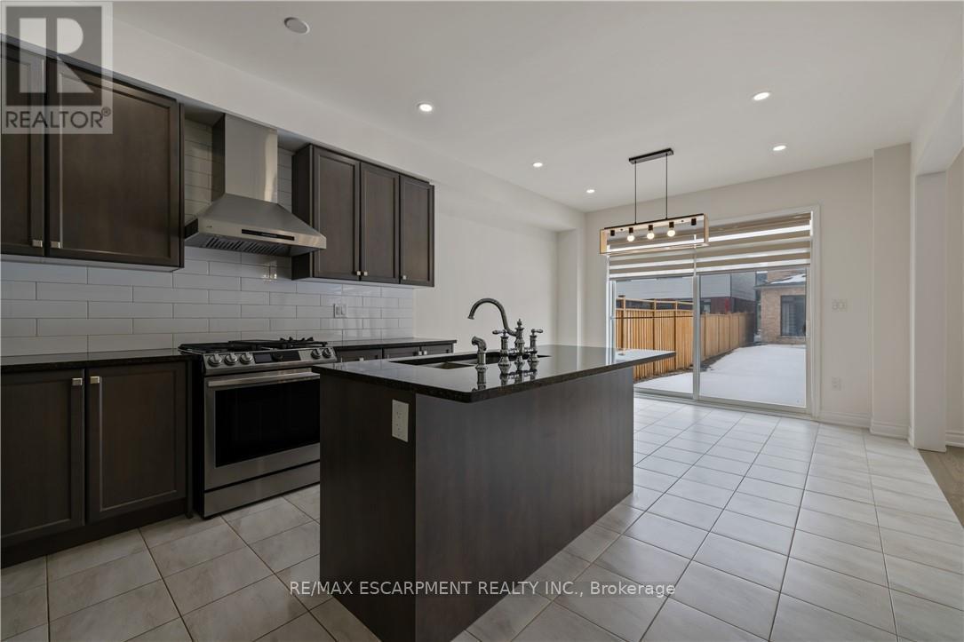 150 Cactus Crescent, Hamilton (Stoney Creek Mountain), Ontario  L8J 0M3 - Photo 12 - X12800126