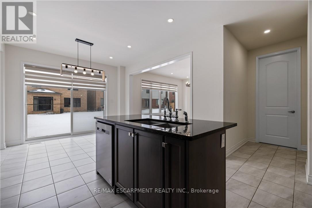 150 Cactus Crescent, Hamilton (Stoney Creek Mountain), Ontario  L8J 0M3 - Photo 18 - X12800126