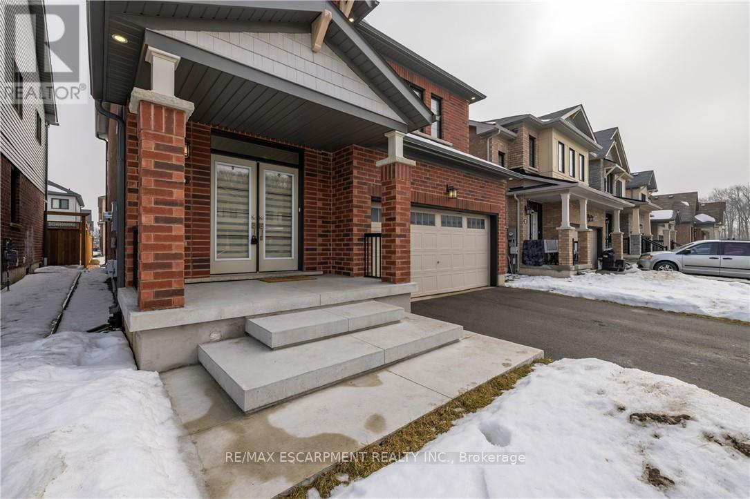 150 Cactus Crescent, Hamilton (Stoney Creek Mountain), Ontario  L8J 0M3 - Photo 2 - X12800126