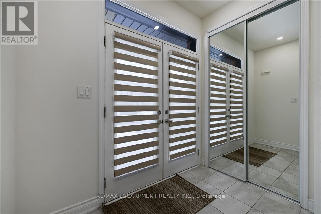 150 Cactus Crescent, Hamilton (Stoney Creek Mountain), Ontario  L8J 0M3 - Photo 7 - X12800126