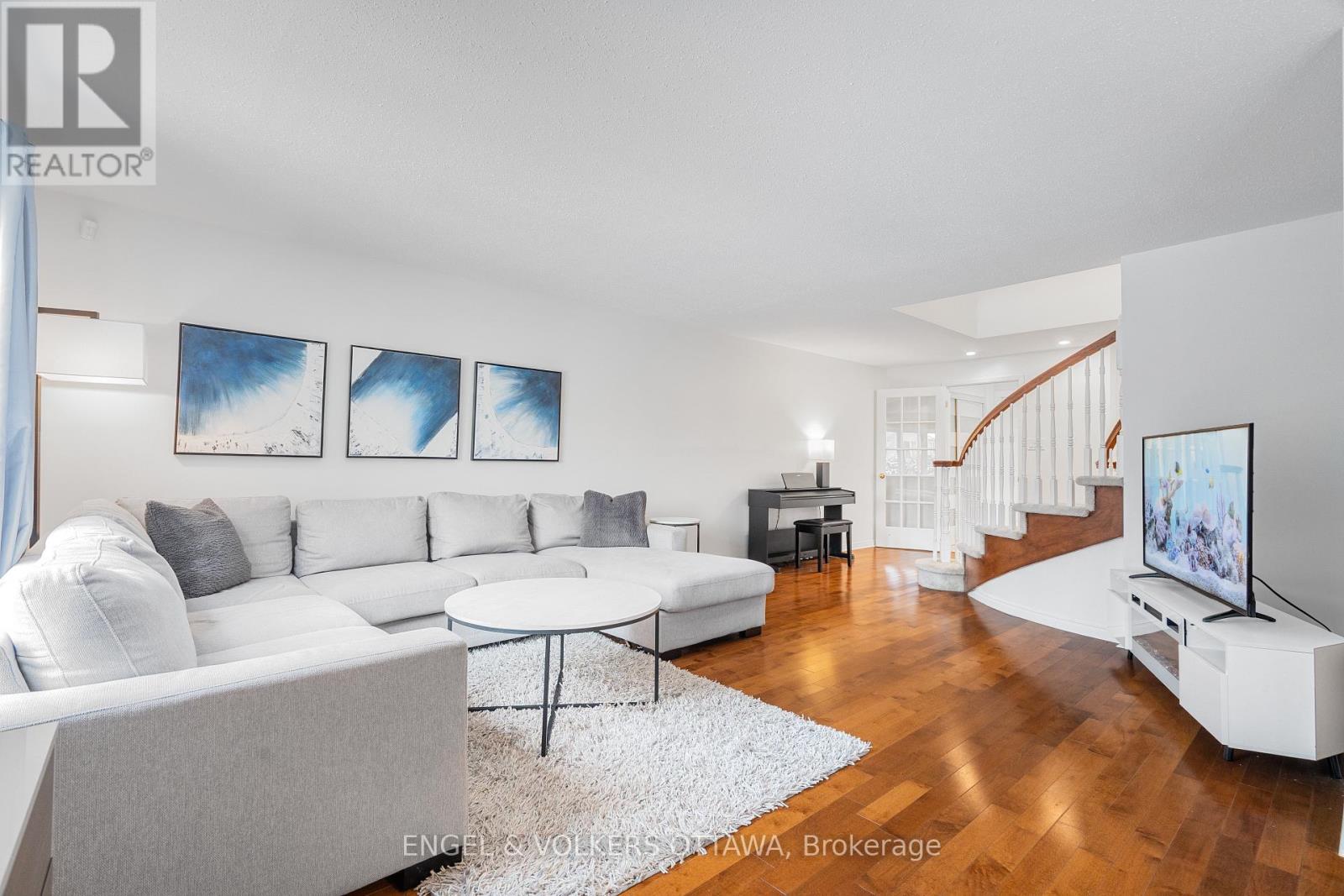 29 Valley Ridge Street, Ottawa, Ontario  K2E 7W3 - Photo 8 - X12798782