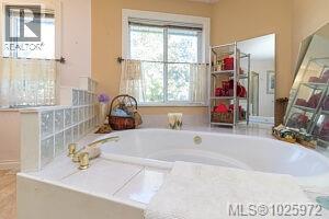 8626 Lochside Dr, North Saanich, British Columbia  V8L 1M7 - Photo 43 - 1025972